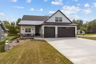W881 Summit Ct, Green Lake, WI 54941 - Photo 2