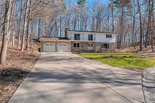383 Swiss Hill Dr, Green Bay, WI 54302 - Photo 2