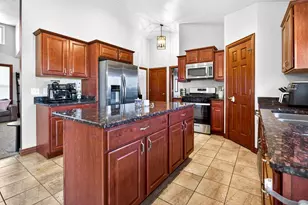 4102 E Braeburn Dr, Appleton, WI 54913 - Photo 8