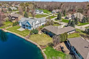 2405 Crown Pointe Blvd, Suamico, WI 54173 - Photo 26