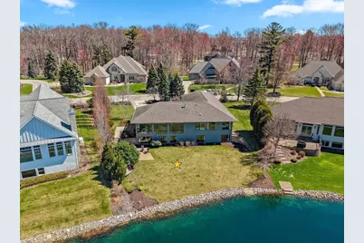 2405 Crown Pointe Boulevard, Suamico, WI 54173 - Photo 20
