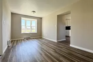 930 Randall St, Shawano, WI 54166 - Photo 8