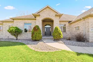 1529 Silver Maple Dr, De Pere, WI 54115 - Photo 2