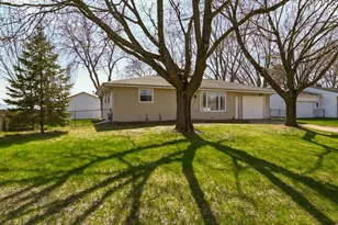 1593 Bond Ct, Green Bay, WI 54303 - Photo 4