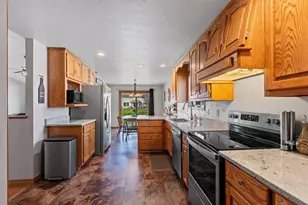 2621 Greenbrier Rd, Green Bay, WI 54311 - Photo 14