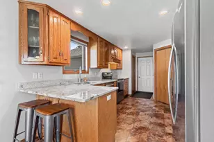 2621 Greenbrier Rd, Green Bay, WI 54311 - Photo 10