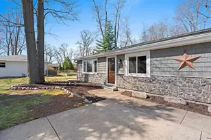 1810 Wood Ln, Green Bay, WI 54304 - Photo 4