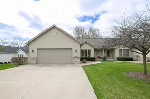 4741 Westbrook Ct, Appleton, WI 54914 - Photo 2