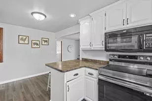 1204 Thorndale St, Green Bay, WI 54304 - Photo 12