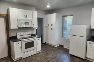 130 S Elm Ave, Gillett, WI 54124 - Photo 2