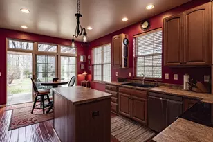 660 Sunset Dr, Waupaca, WI 54981 - Photo 4