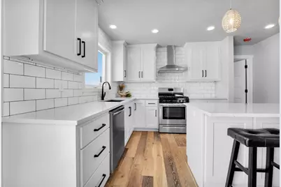 N8871 Killarney Way, Menasha, WI 54952 - Photo 12