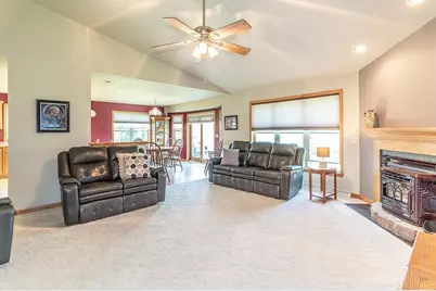 E7420 Stage Road, New London, WI 54961 - Photo 2