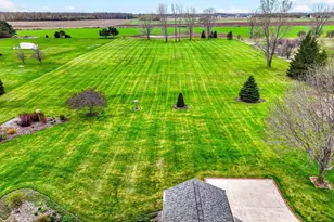4665 Edgewood Dr, Appleton, WI 54913 - Photo 10