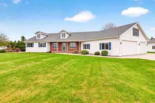 4665 Edgewood Dr, Appleton, WI 54913 - Photo 4