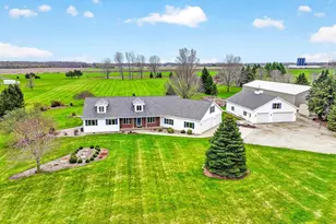 4665 Edgewood Dr, Appleton, WI 54913 - Photo 2