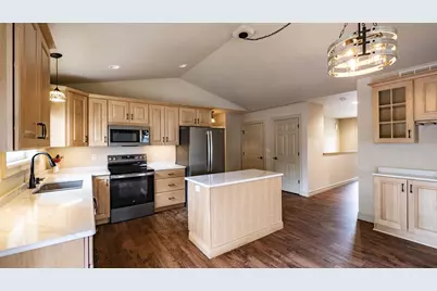 564 Hart Court, Waupaca, WI 54981 - Photo 8