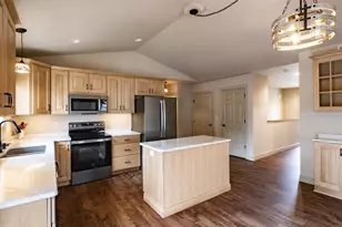 564 Hart Ct, Waupaca, WI 54981 - Photo 8