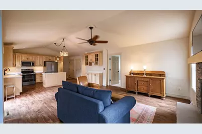564 Hart Court, Waupaca, WI 54981 - Photo 6