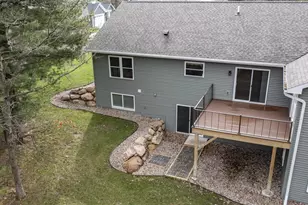564 Hart Ct, Waupaca, WI 54981 - Photo 2