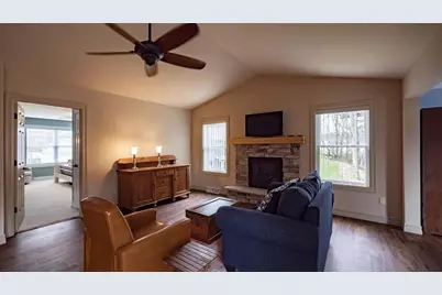 564 Hart Court, Waupaca, WI 54981 - Photo 4