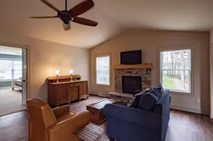 564 Hart Ct, Waupaca, WI 54981 - Photo 4
