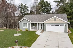 564 Hart Ct, Waupaca, WI 54981 - Photo 22