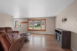 3051 Holland Rd, Green Bay, WI 54313 - Photo 6