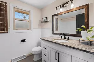 3051 Holland Rd, Green Bay, WI 54313 - Photo 10