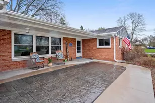 147 Quincy St, Oconto, WI 54153 - Photo 2