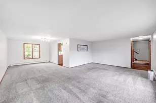 426 Custer Ct, Green Bay, WI 54301 - Photo 4