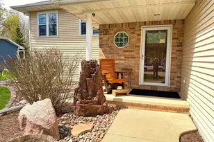 90 Rolling Green Cir, Oshkosh, WI 54904 - Photo 2