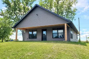 247 E Madison St, Clintonville, WI 54929 - Photo 4