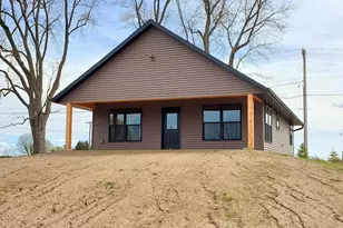 247 Madison St, Clintonville, WI 54929 - Photo 2