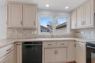 736 Melissa St, Menasha, WI 54952 - Photo 4