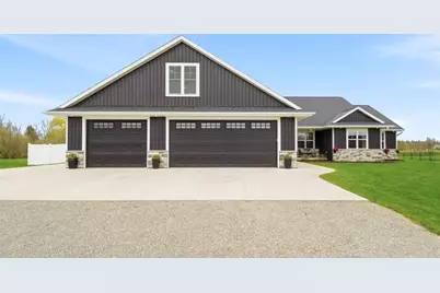 594 Prairie Gardens Lane, Pulaski, WI 54162 - Photo 2