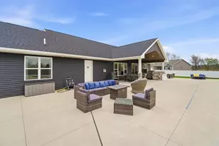 594 Prairie Gardens Ln, Pulaski, WI 54162 - Photo 52