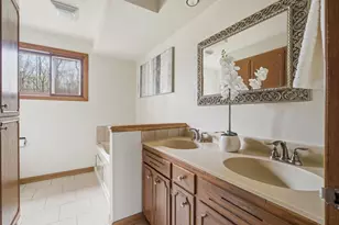 9156 Center Rd, Neenah, WI 54956 - Photo 18
