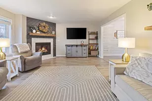 498 Windrose Ct, Green Bay, WI 54311 - Photo 2