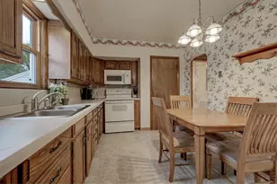 216 Williams St, Combined Locks, WI 54113 - Photo 6