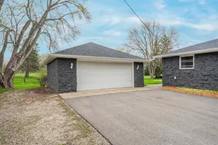 1034 Ridge Ln, Appleton, WI 54914 - Photo 2