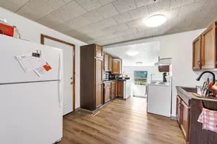 130 Summit St, Pulaski, WI 54162 - Photo 2