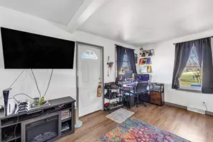 130 Summit St, Pulaski, WI 54162 - Photo 8