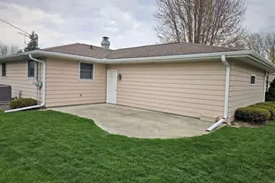 2005 Oak St, Oshkosh, WI 54901 - Photo 4