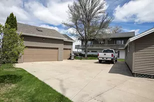 2384 Hickory Ln, Oshkosh, WI 54901 - Photo 2