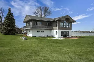 2384 Hickory Ln, Oshkosh, WI 54901 - Photo 14