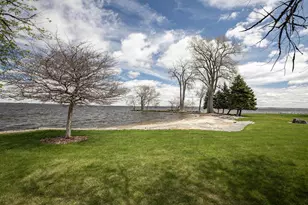 2384 Hickory Ln, Oshkosh, WI 54901 - Photo 16