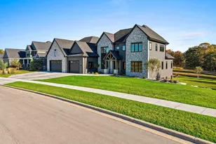 2011 Labyrinth Ln, De Pere, WI 54115 - Photo 2