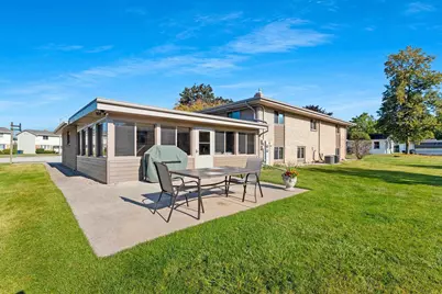 2203 Gilson Court, Green Bay, WI 54304 - Photo 6