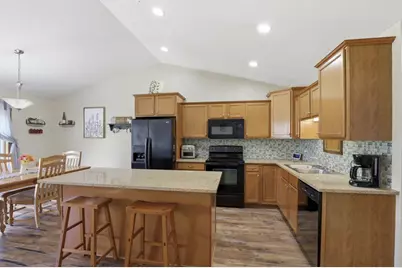 922 Denise Court, Kaukauna, WI 54130 - Photo 8
